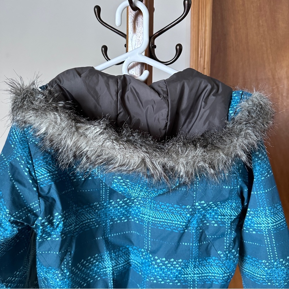 Columbia Faux Fur Winter Jacket - Picture 8 of 9
